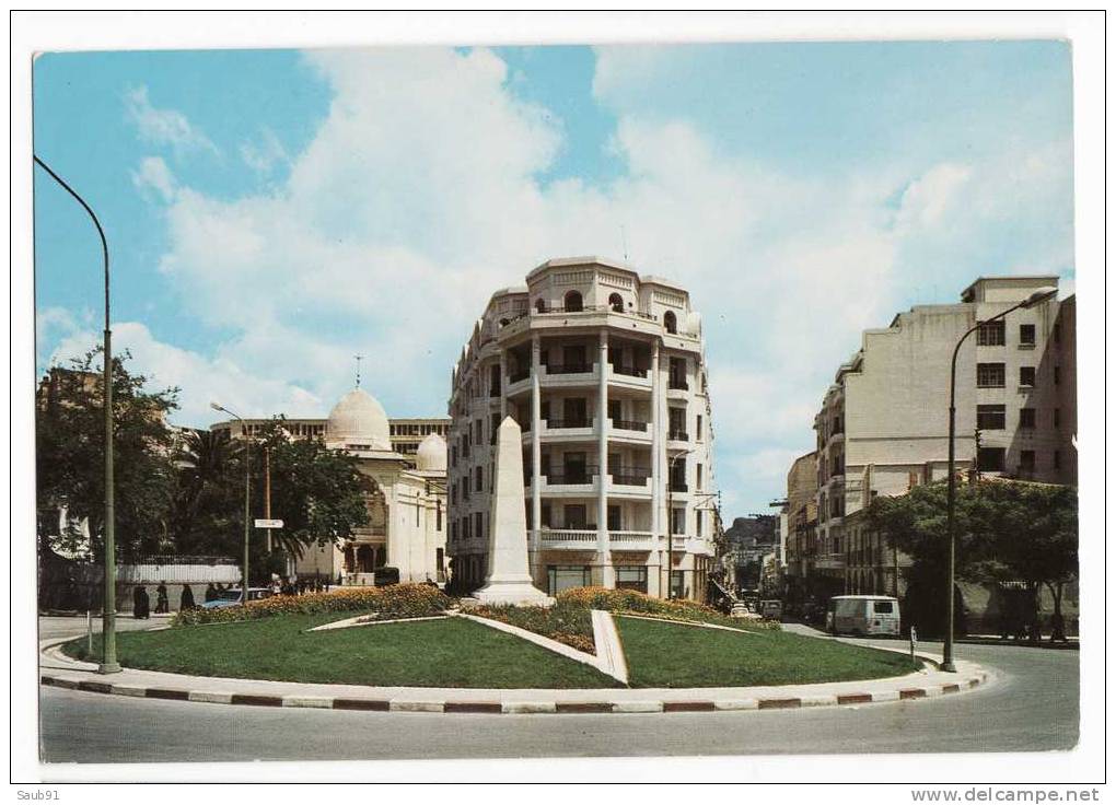 Constantine - Place Colonel Amirouche -- Circulé  - Réf 98