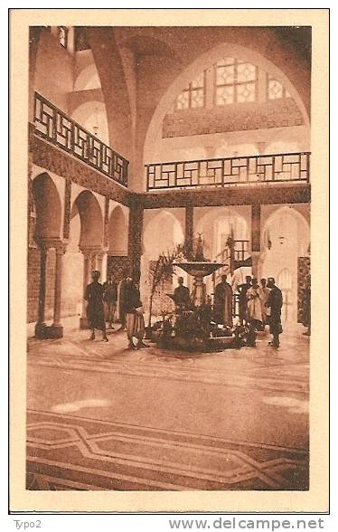 CONSTANTINE - Médersa  Intérieur animation TBE