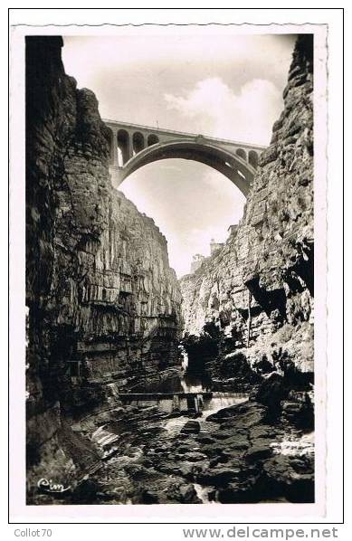 CONSTANTINE Pont Sidi rached pris au fond des gorges
