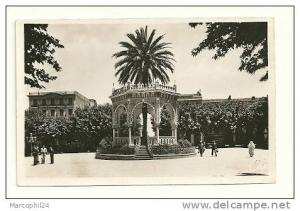 ALGERIE / CARTE POSTALE  = BLIDA  = Place d´ armes   PALMIER dans un KIOSQUE