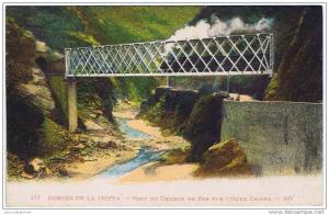 19?? - BLIDA - Gorges de la Chiffa  - Pont de Chemin de Fer sur l'Oued Chiffa - Train en 1er  plan - SUPERBE CPA