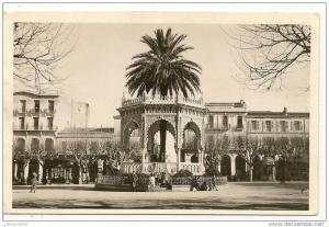 376 - BLIDA - LA PLACE GEORGES CLEMENCEAU ET LE KIOSQUE ( Animées ) ALGERIE
