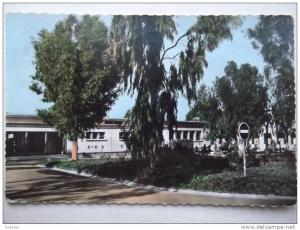 CPSM Base aérienne de Blida pelouses et entrée du mess sous officiers - 1952 - ET01