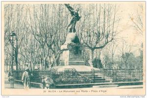 CPA - Blida - Le monument aux morts - place d'Alger