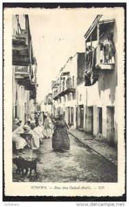 BISKRA (Algeria) Rue des Ouled-Naïls très animée, envoyée sent ca 1920