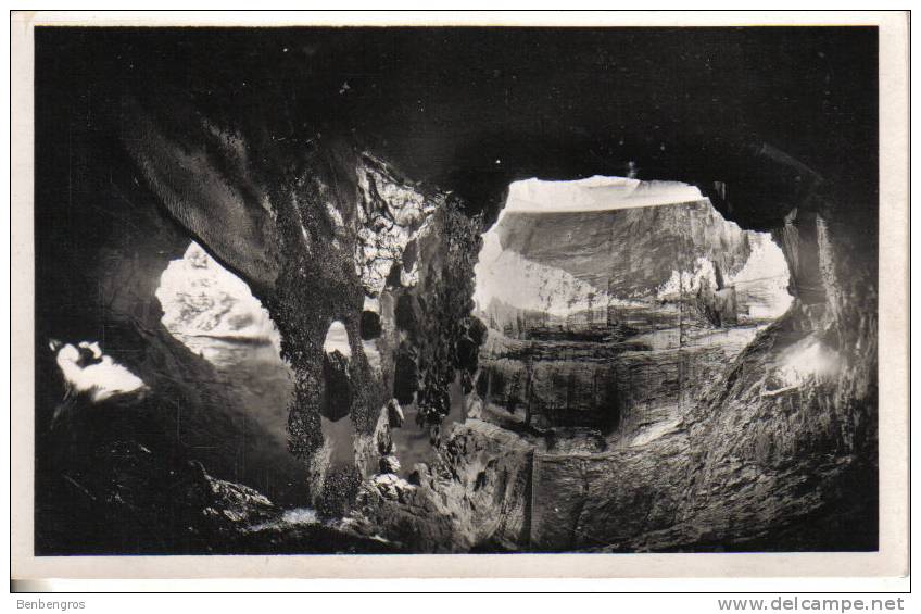 Constantine un tunnel naturel au fond du Rhummel