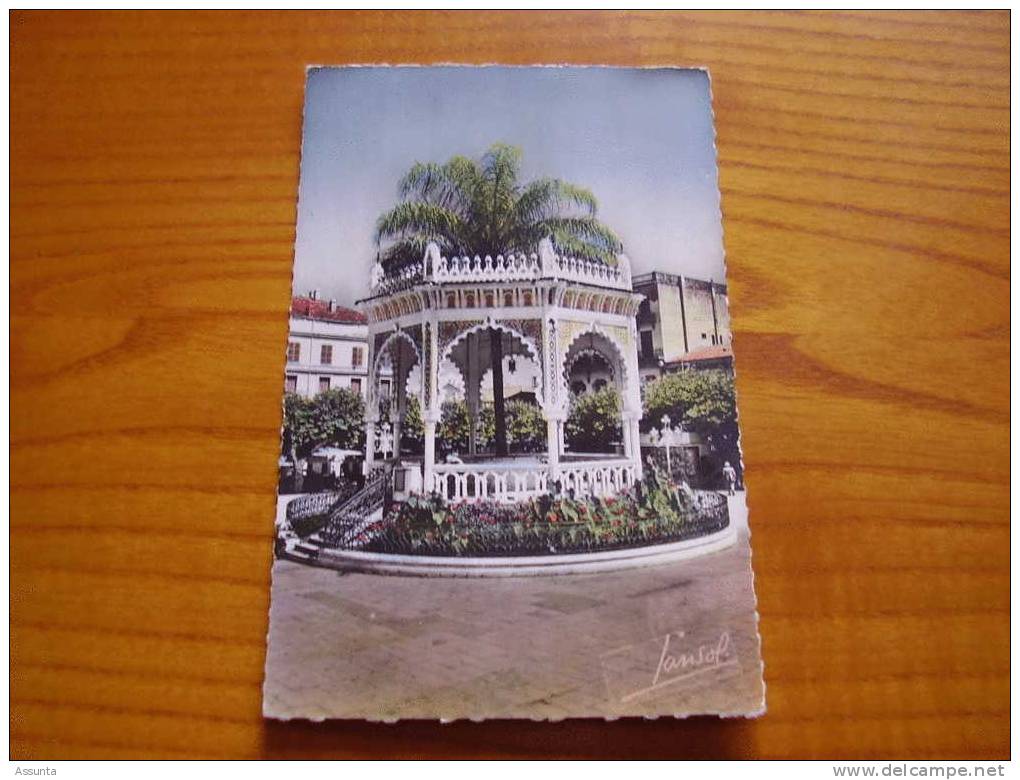 9 X 14  colorisée ; éd. Jansol  du kiosque de la place d'Armes à Blida en Algérie . 1958