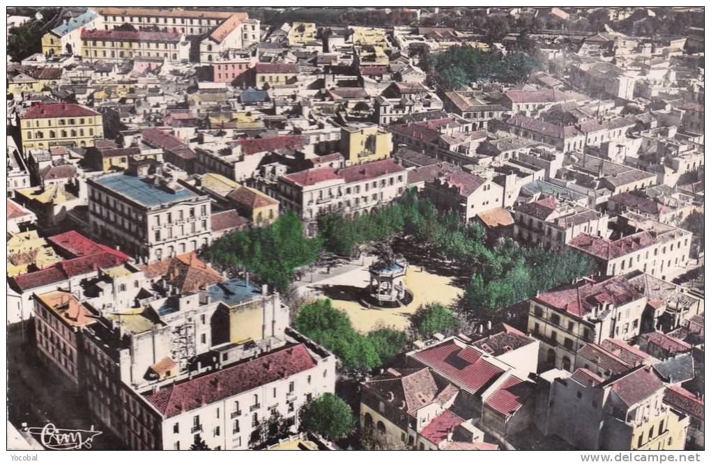 cp , ALGÉRIE , BLIDA , La Place Clemenceau , L'Hôpital Ducros , Vue aérienne