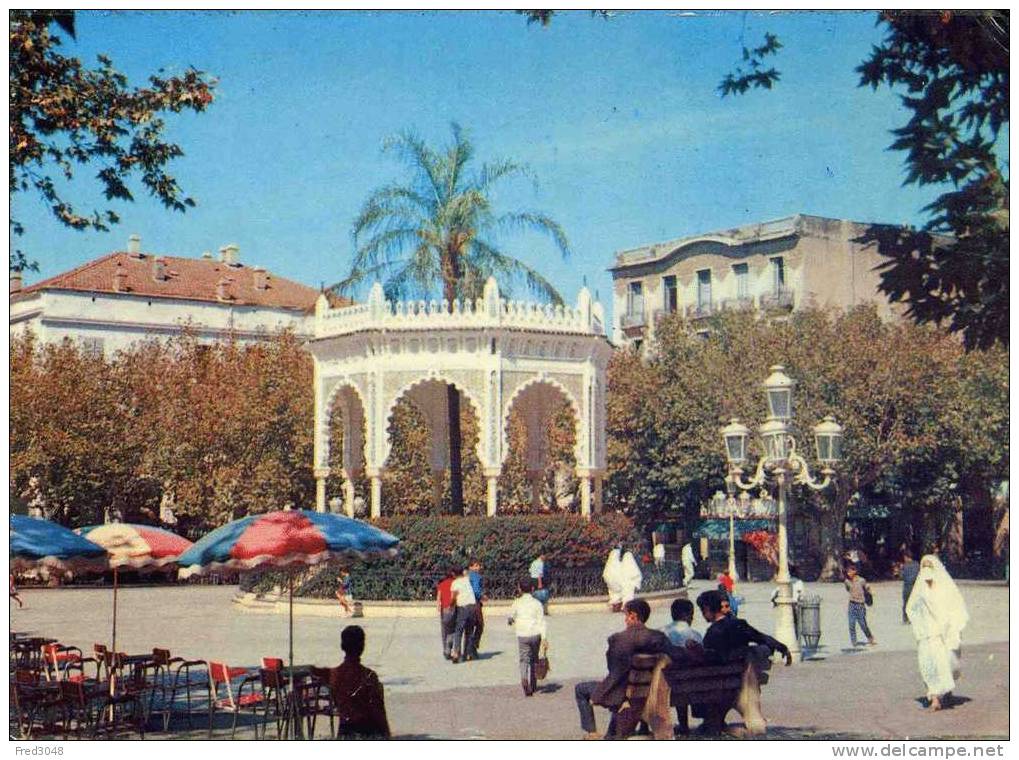 CPSM BLIDA Place du 1er Novembre 1954 (animée)