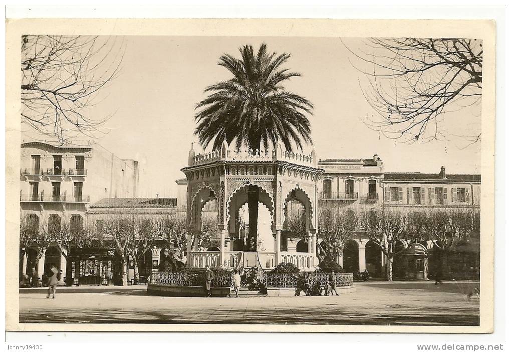 376 - BLIDA - LA PLACE GEORGES CLEMENCEAU ET LE KIOSQUE ( Animées ) ALGERIE