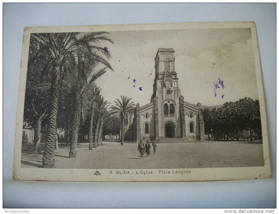 ALGERIE - BLIDA -  L'EGLISE - PLACE LAVIGERIE - ANIMATION (EDITION C.A.P.STRASBOURG N° 8)