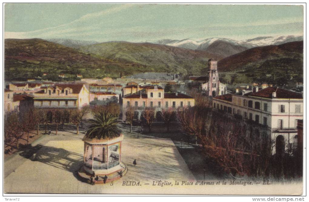 ALGERIE / BLIDA - L'EGLISE LA PLACE D'ARMES ET LA MONTAGNE