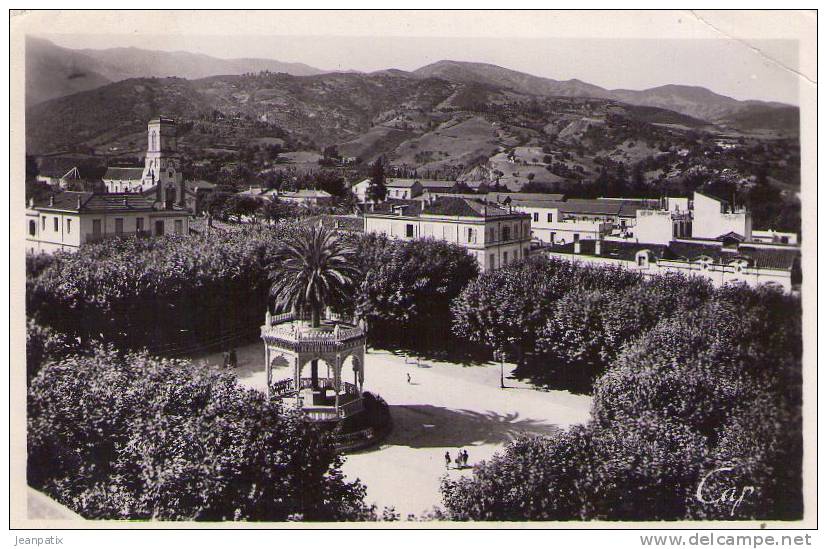 BLIDA - Vue sur la Place d'Armes vers l'Atlas