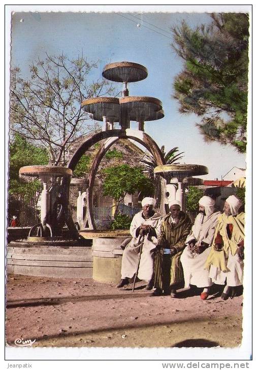 BLIDA - La causette à la fontaine  dans le jardin public Ricci