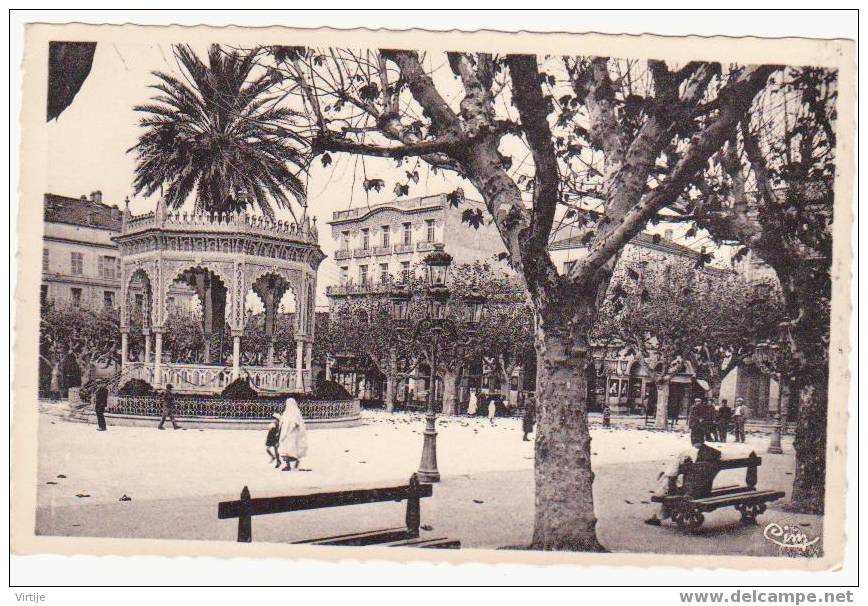 CPSM.- BLIDA.- La Place d´Armes. animée.