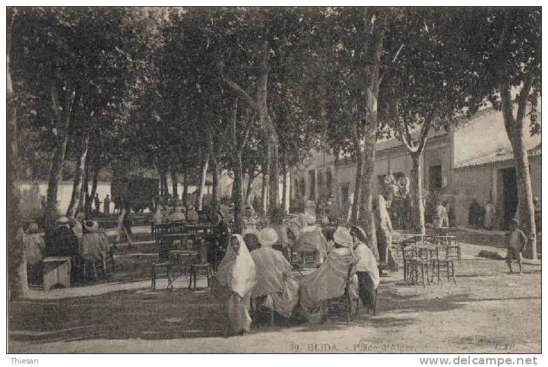 Algérie. Blida. Place d´Alger ( CAP 20 ). Belle animation.