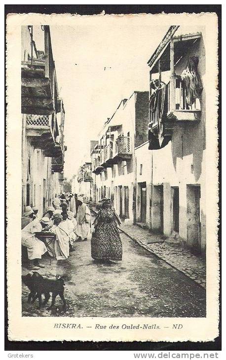 BISKRA (Algeria) Rue des Ouled-Naïls très animée, envoyée sent ca 1920