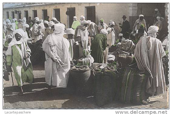 X9658 ALGERIE BISKRA LE MARCHE EN 1957