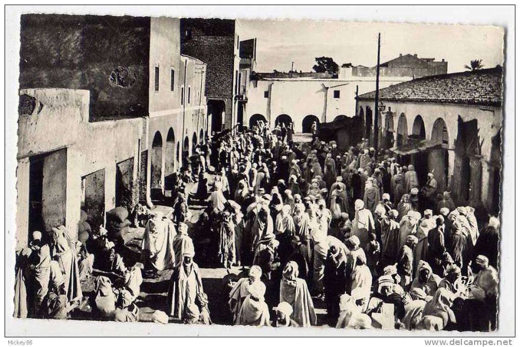 Algérie--BISKRA--Le marché aux Dattes (belle animation) cpsm pt format n° 29 éd  CAP