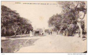 Algérie - Biskra - avenue Delacroix et statue de Lavigerie