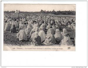 218   -    BISKRA.  -  La  Grande  Prière  terminant le  Ramadan ,  Lecture  du  Coran.    ND  Phot.