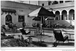 CPSM...DE COLOMB-BECHAR...ANIMEE... PISCINE DE L'HOTEL TRANSATLANTIQUE...