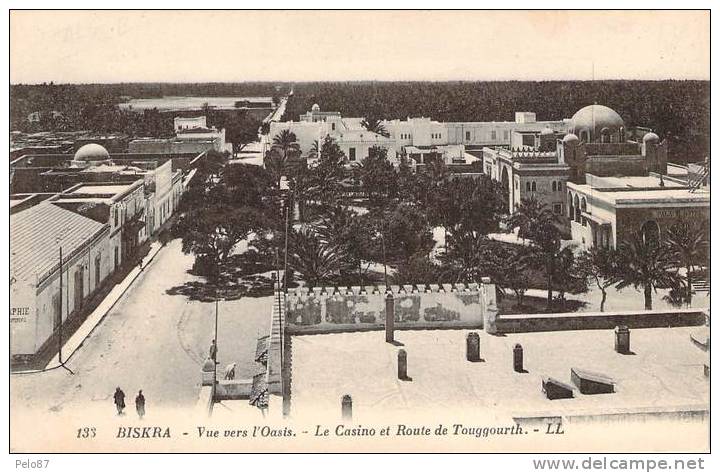 CPA     Biskra Vue vers l'Oasis Le casino et route de Touggourth     PI 1937