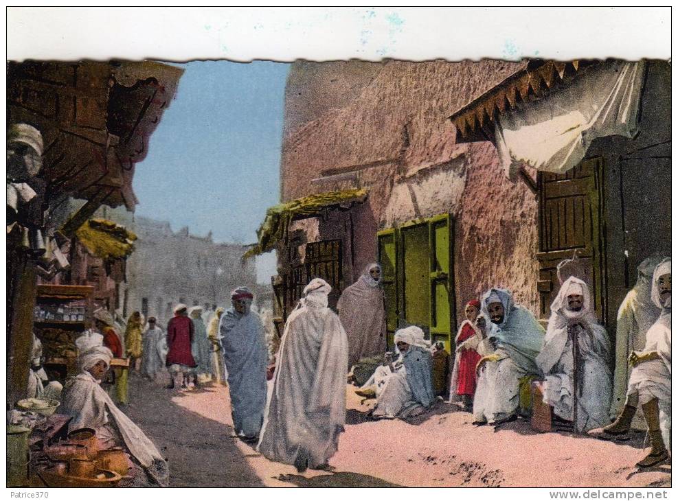 ALGERIE BISKRA - Une rue du vieux Biskra Très animé