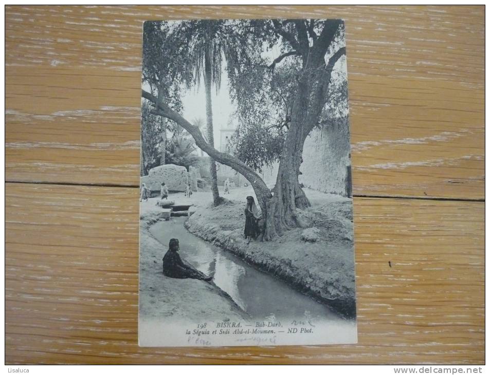 CPA ANIMEE BISKRA - BAB DARB- LA SEGUIA ET SIDI ABD EL MOUMEN-