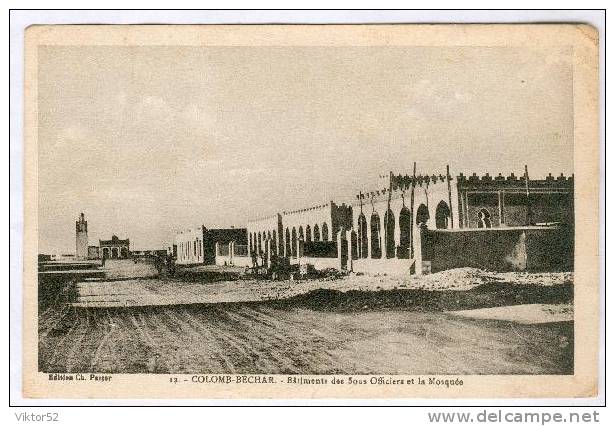 COLOMB BECHAR   LES BATIMENTS DES SOUS OFFICIERS ET LA MOSQUEE