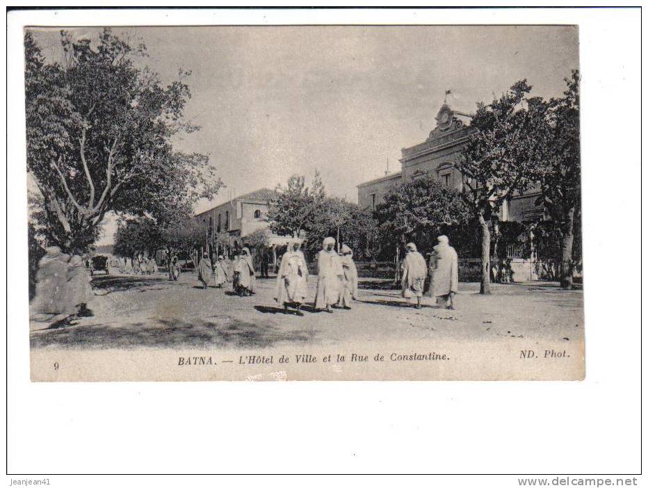 9   -  BATNA.   -  L´Hôtel  de  Ville  et  la  Rue  de  Constantine.           ND  Phot.