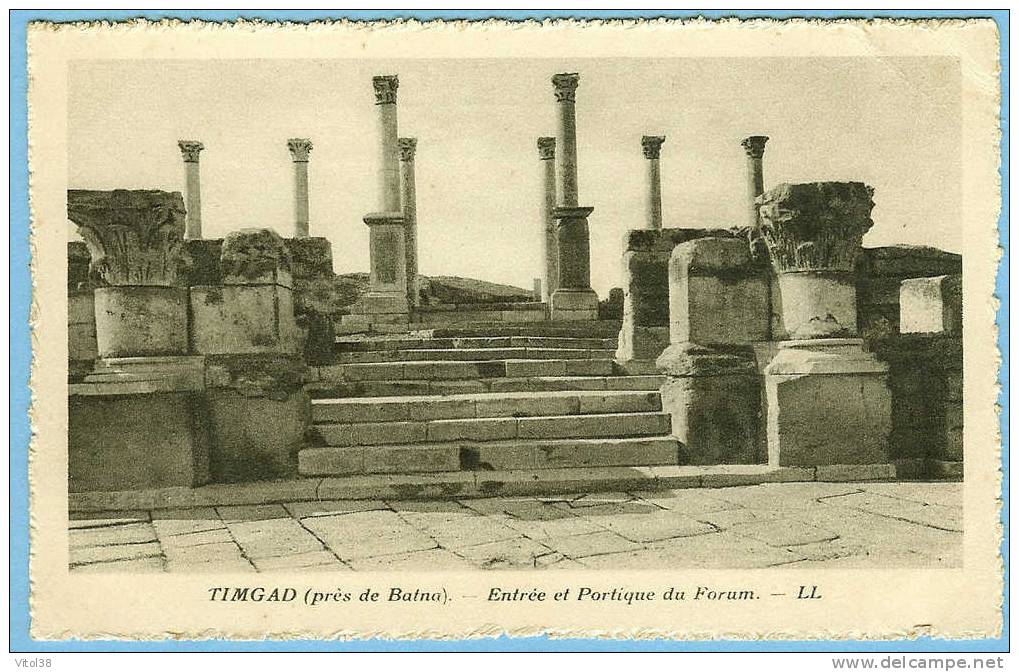CARTE POSTALE TIMGAD PRES DE BATNA ENTREE ET PORTIQUE DU FORUM . LL . EDITE SPECIALEMENT POUR LES HOTELS TRANSATLANTIQUE