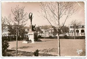 BATNA - Le square et le Monument aux Morts