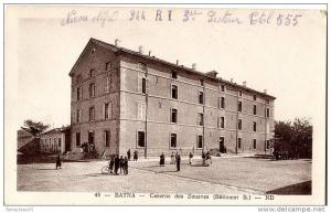 CPA (Réf I078) 45 BATNA (AFRIQUE - ALGÉRIE) Caserne des Zouaves (Batiment B.) - ND (animée)