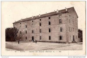 CPA (Réf I081) 44 BATNA (AFRIQUE - ALGÉRIE) CASERNE DES ZOUAVES  (batiment A) - ND (animée)