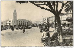 R / 48 / 42       - Bône  ( Annaba ) - La place de la gare_ CPSM