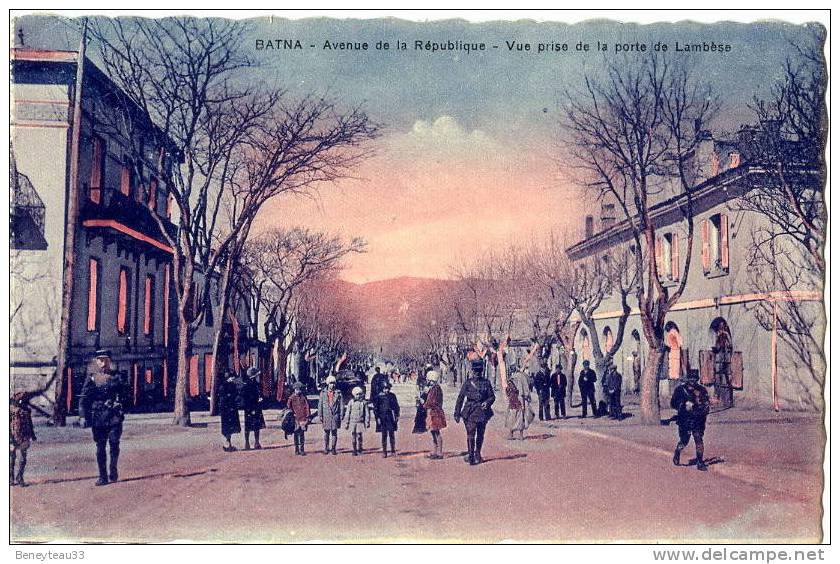CPA (Réf I084) BATNA (AFRIQUE - ALGÉRIE) Avenue de la République - Vue prise de la Porte de Lambèse (animée)