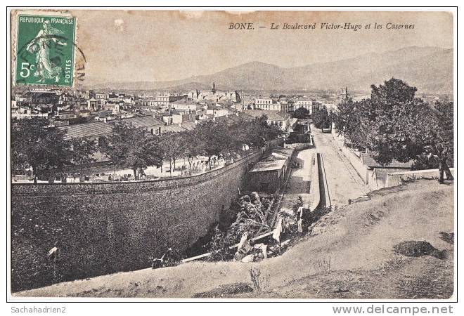 BONE. Le Boulevard Victor-Hugo et les Casernes