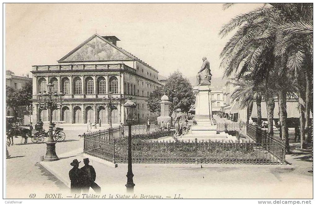 BONE  LE THEATRE ET LA STATUE DE BERTAGNA