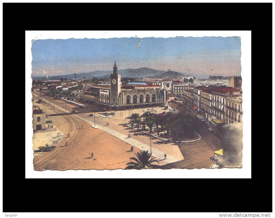 BONE - LA PLACE  DE LA GARE