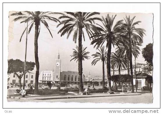 Bone, place Thiers et la gare