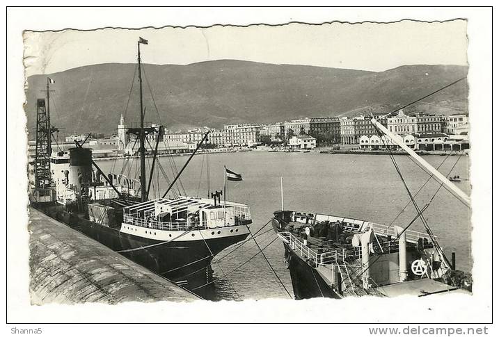CPA Algérie Bône Vue partielle du port