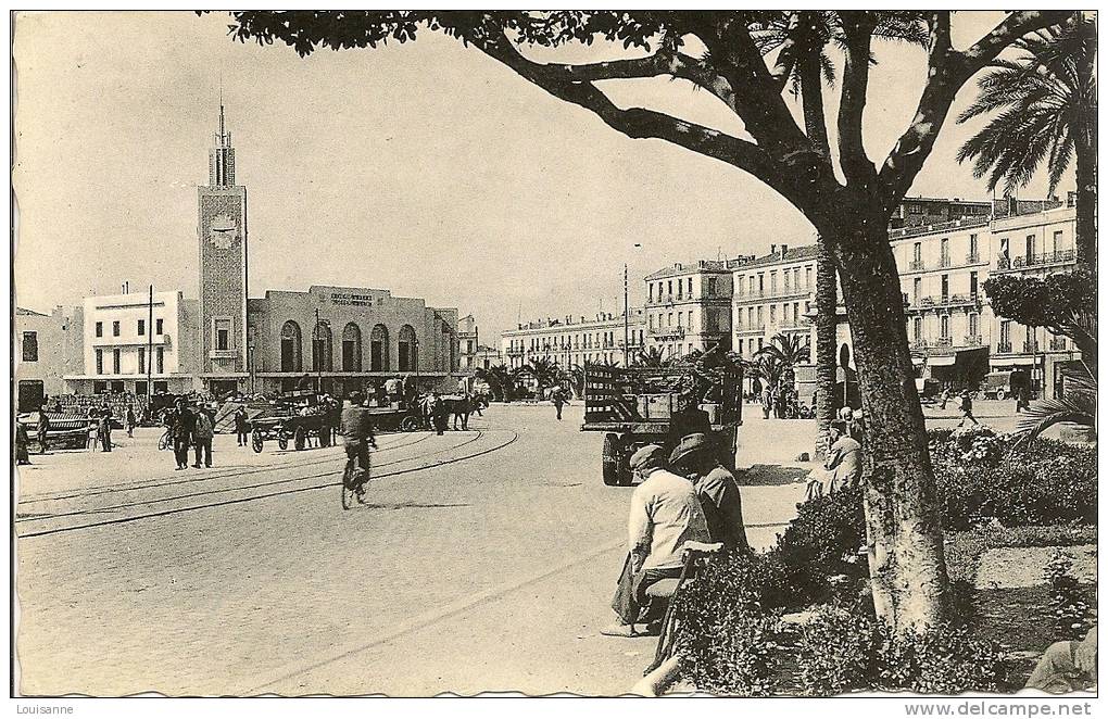 R / 48 / 42       - Bône  ( Annaba ) - La place de la gare_ CPSM