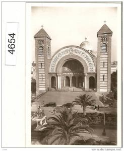 cathedrale et statue jeanne d'arc