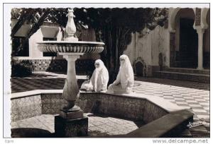 ALGER 231  cour mauresque du barde