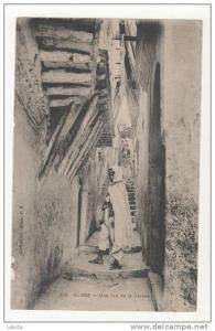 CPA sans dos  ALGER - Une rue de lz Casbah - animée
