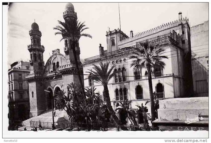 ALGER le Palais d´Hiver et la Cathédrale CPSM des années 50