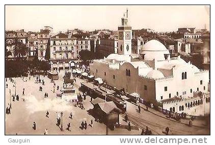 CPA - ALGER - NOTRE DAME D´AFRIQUE - Editions C.A.P. / N° 223 ( carte rognée coin sup.)