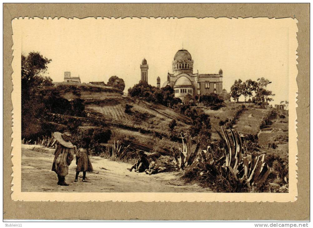 Alger (Algérie)  Notre-Dame d'Afrique.      (bords dentelés)