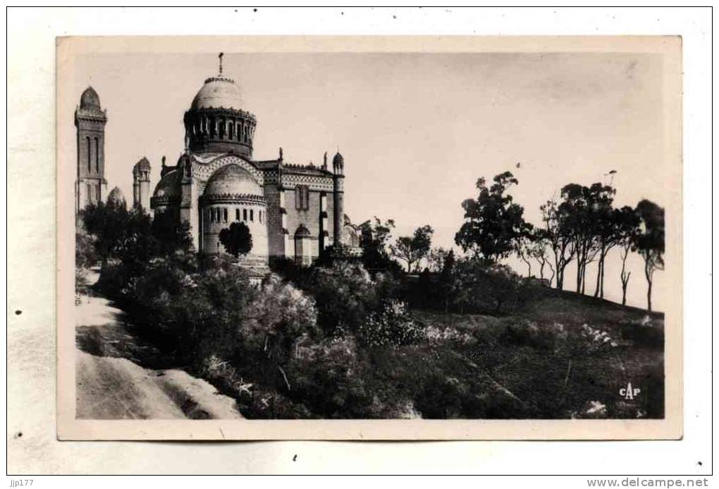 Alger Basilique Notre Dame d'Afrique vue depuis le bas de la colline